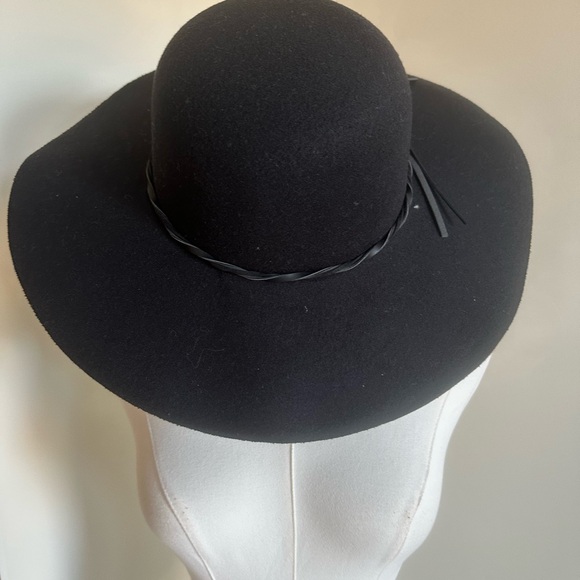 Vince Camuto Accessories - Vince Camuto Black Felt Hat- One Size